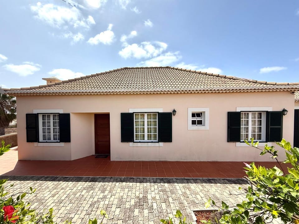 Casa do Cisne House in Madeira District