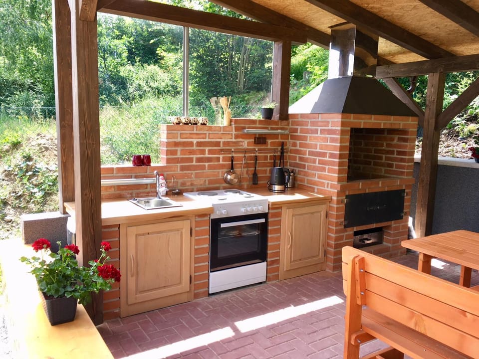 BBQ facilities, Kitchen or kitchenette