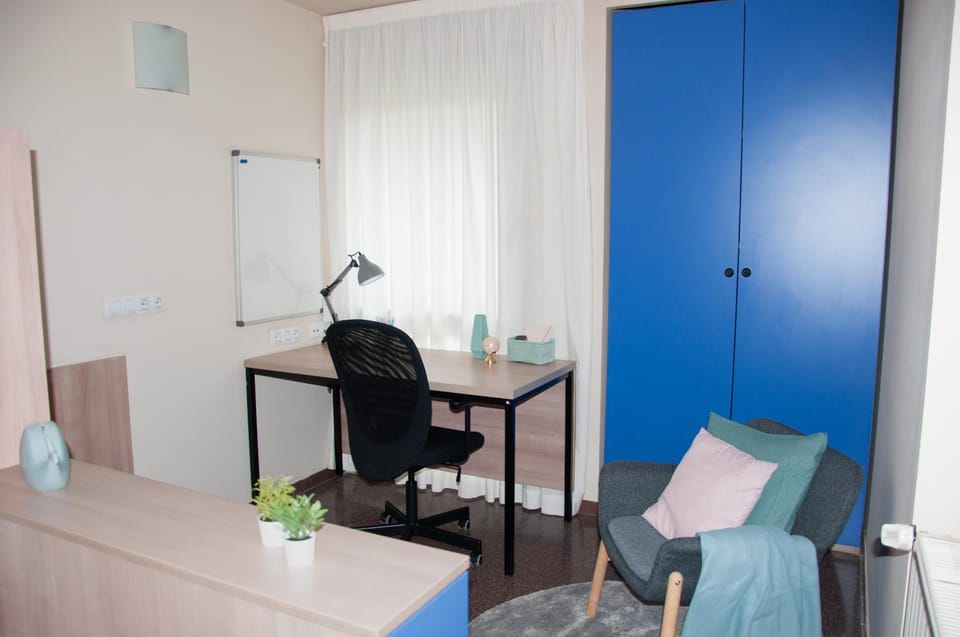 Seating area, hair dresser, wardrobe