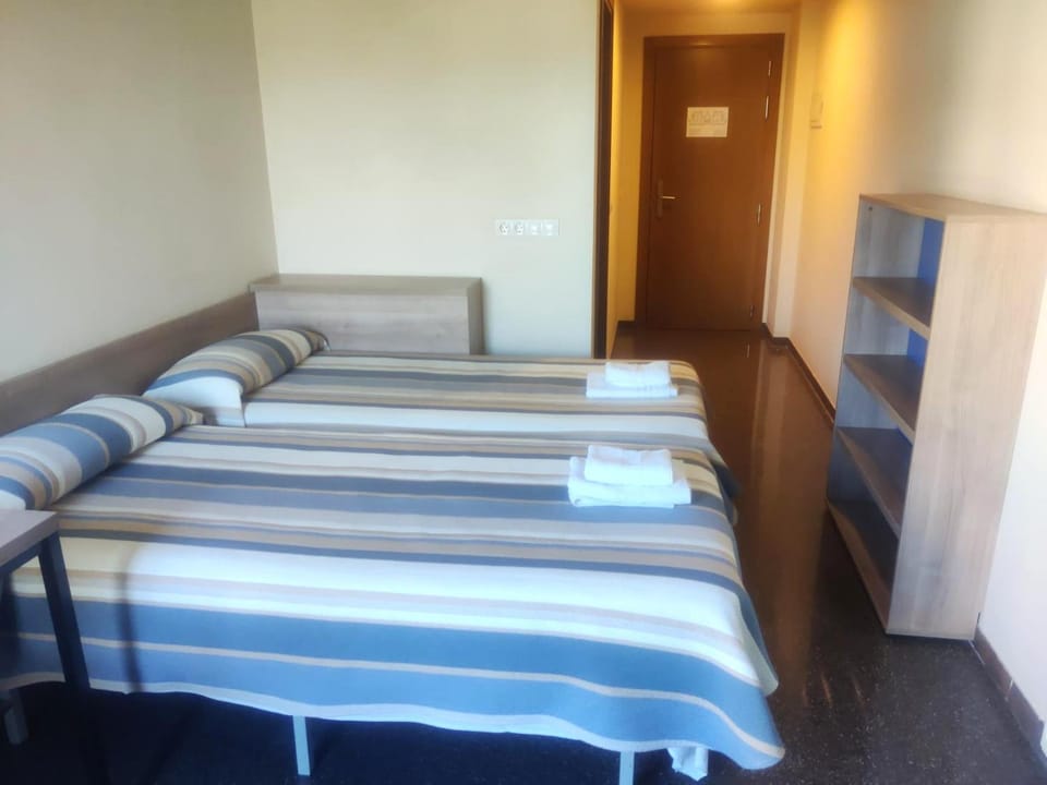 Residencia Universitaria Resa Hernan Cortes Hostel in Salamanca
