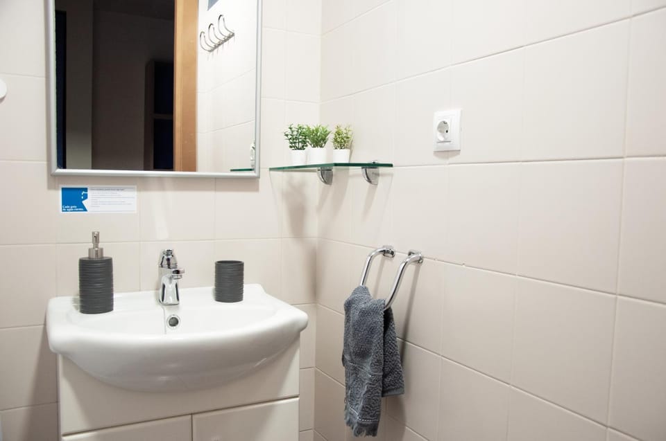 Bathroom, towels