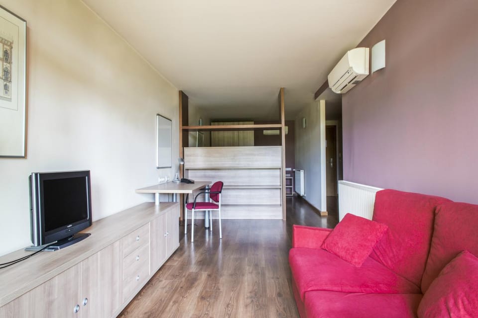 TV and multimedia, Living room, Bedroom