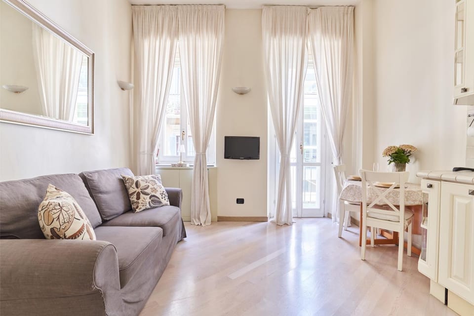 TV and multimedia, Living room, Seating area, Dining area, City view