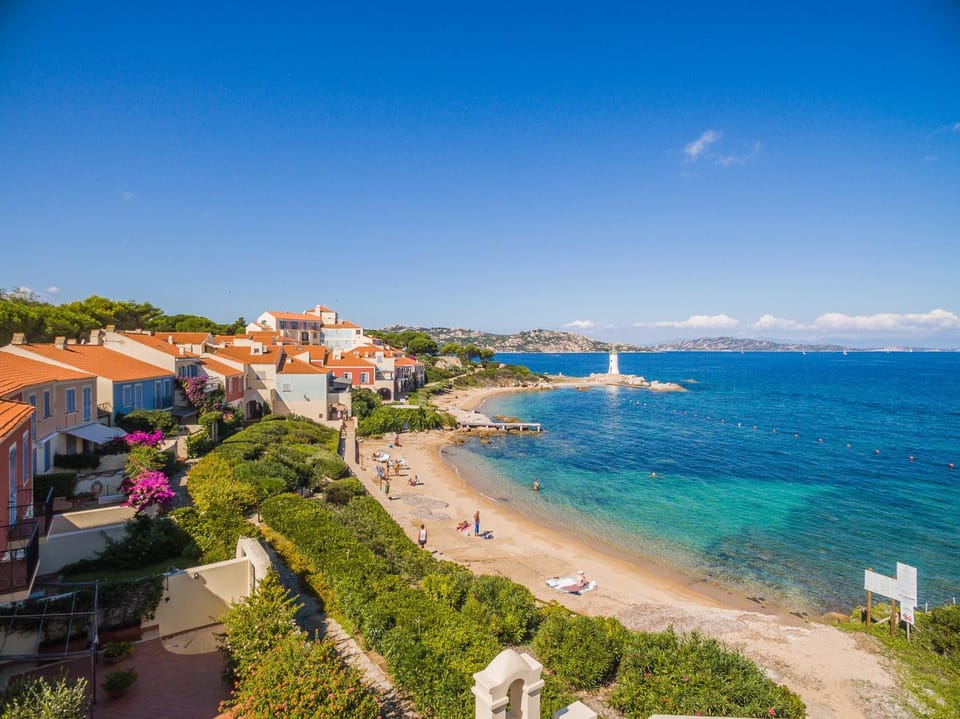 Neighbourhood, Beach, On site
