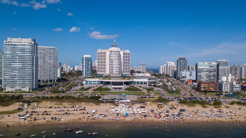 Facade/entrance, Beach, City view