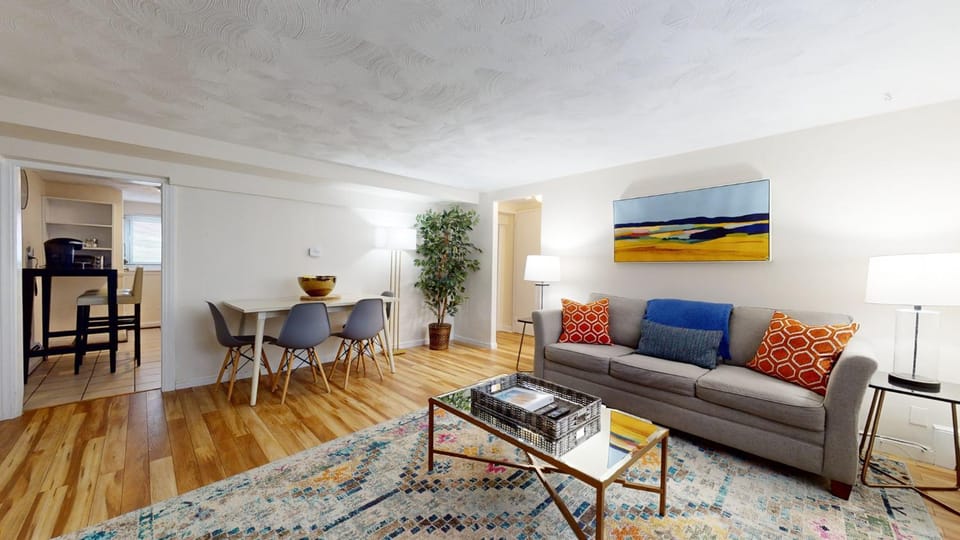 Great 1 bed close to Longwd Med, Fenway, parkng Apartment in Jamaica Plain