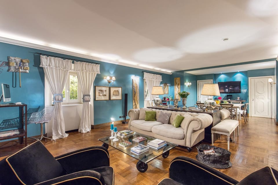 Communal lounge/ TV room