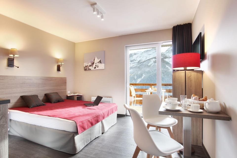 Dining area, Bedroom