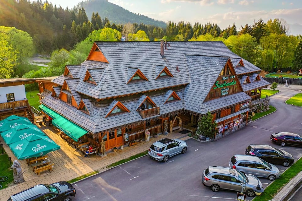 Property building, Neighbourhood, Parking