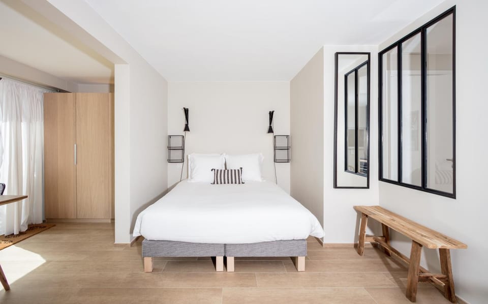 Day, Bedroom