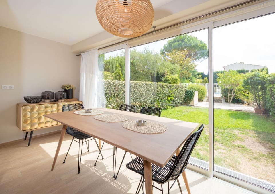 Dining area, Garden view