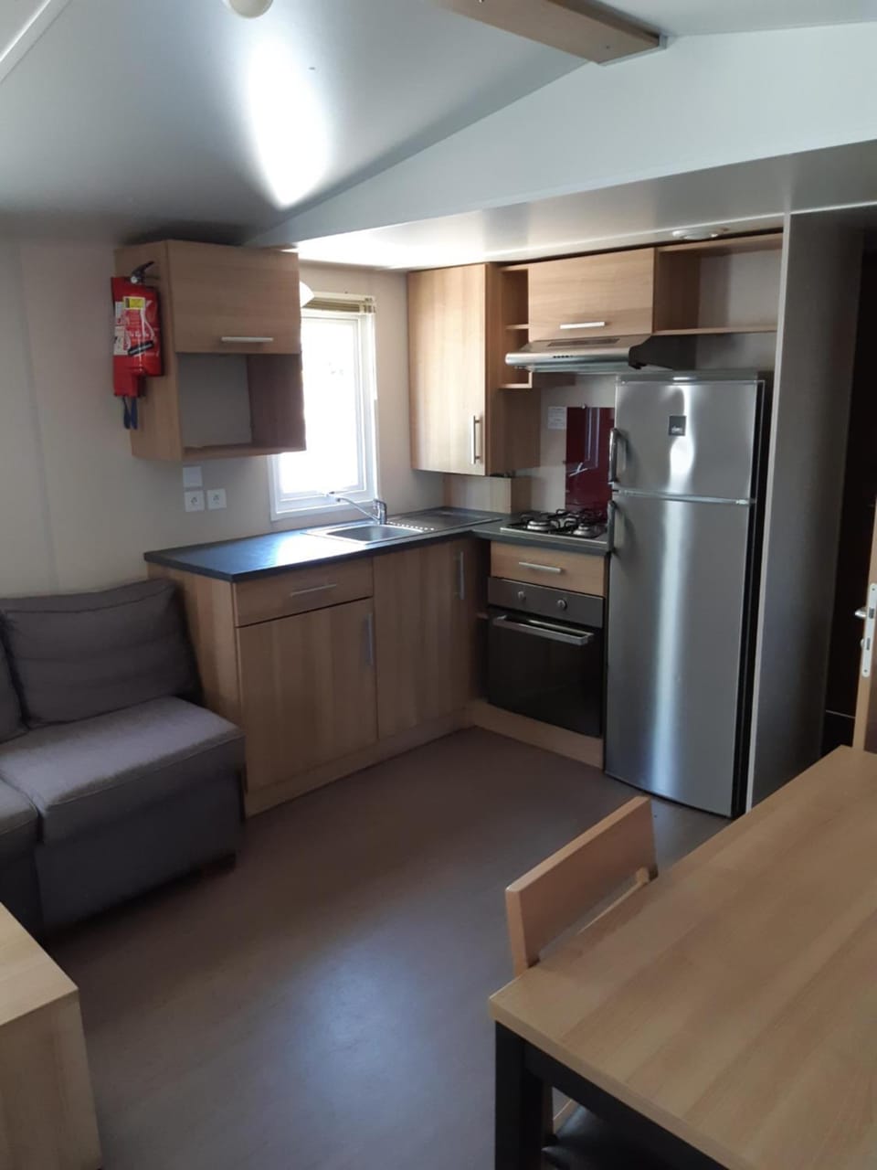 Kitchen or kitchenette, Dining area