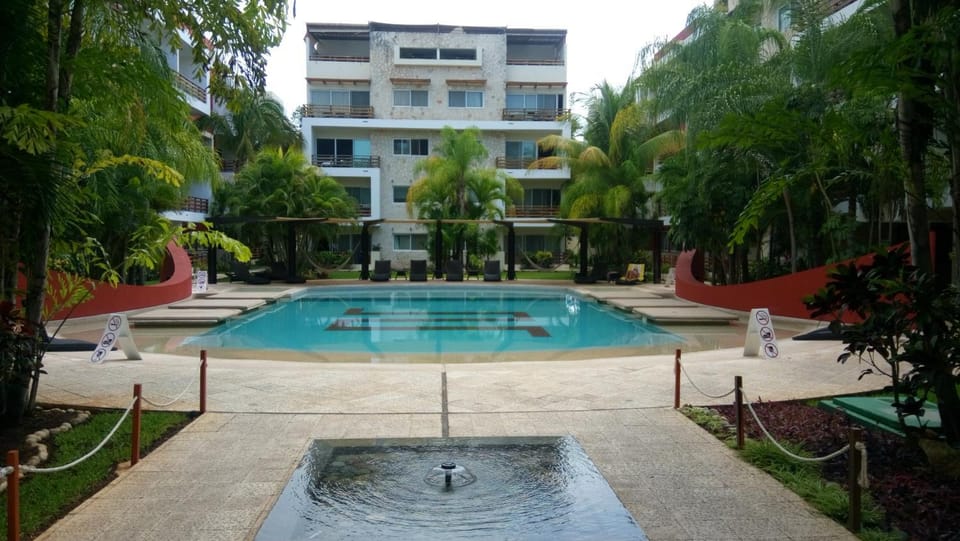 Facade/entrance, Swimming pool