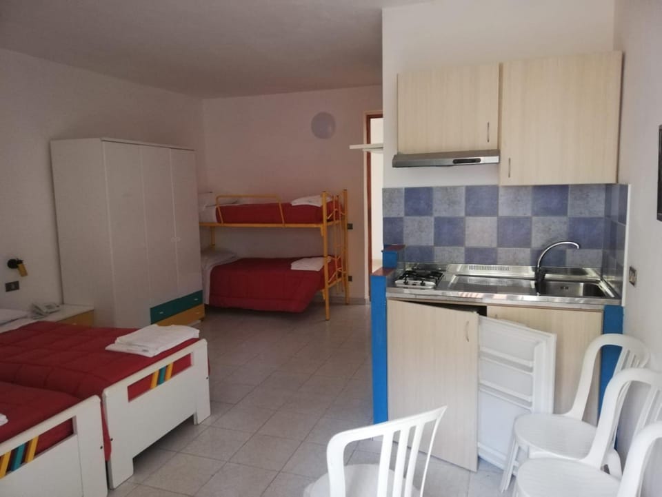 Kitchen or kitchenette, bunk bed
