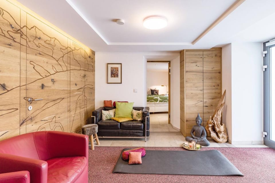 Communal lounge/ TV room, Living room