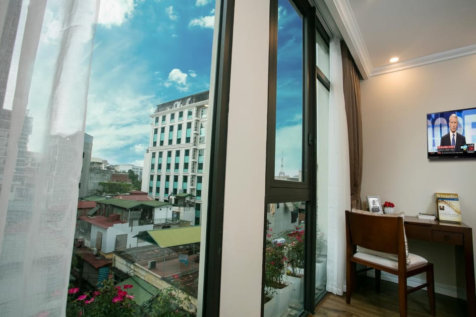View (from property/room), City view, Street view, Quiet street view