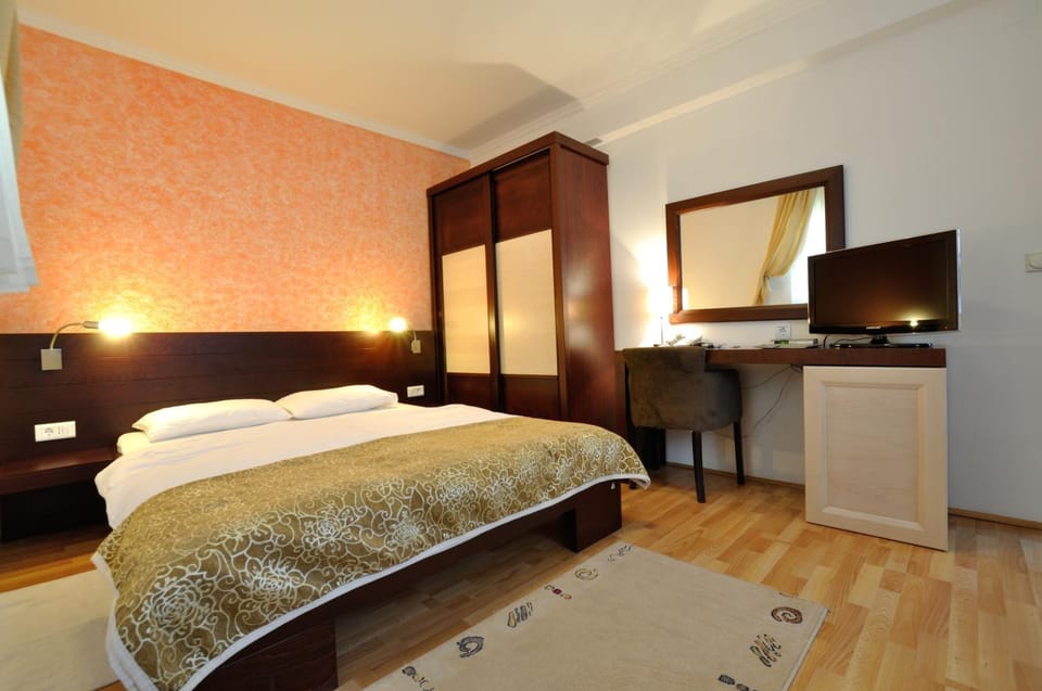 Bed, Bedroom, wardrobe