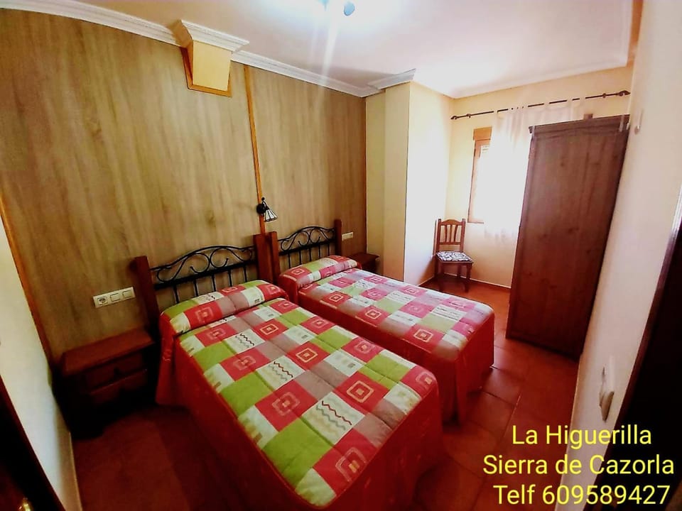Bed, Photo of the whole room, Decorative detail