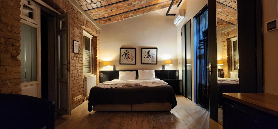 Bed, Bathroom, Photo of the whole room, Bedroom