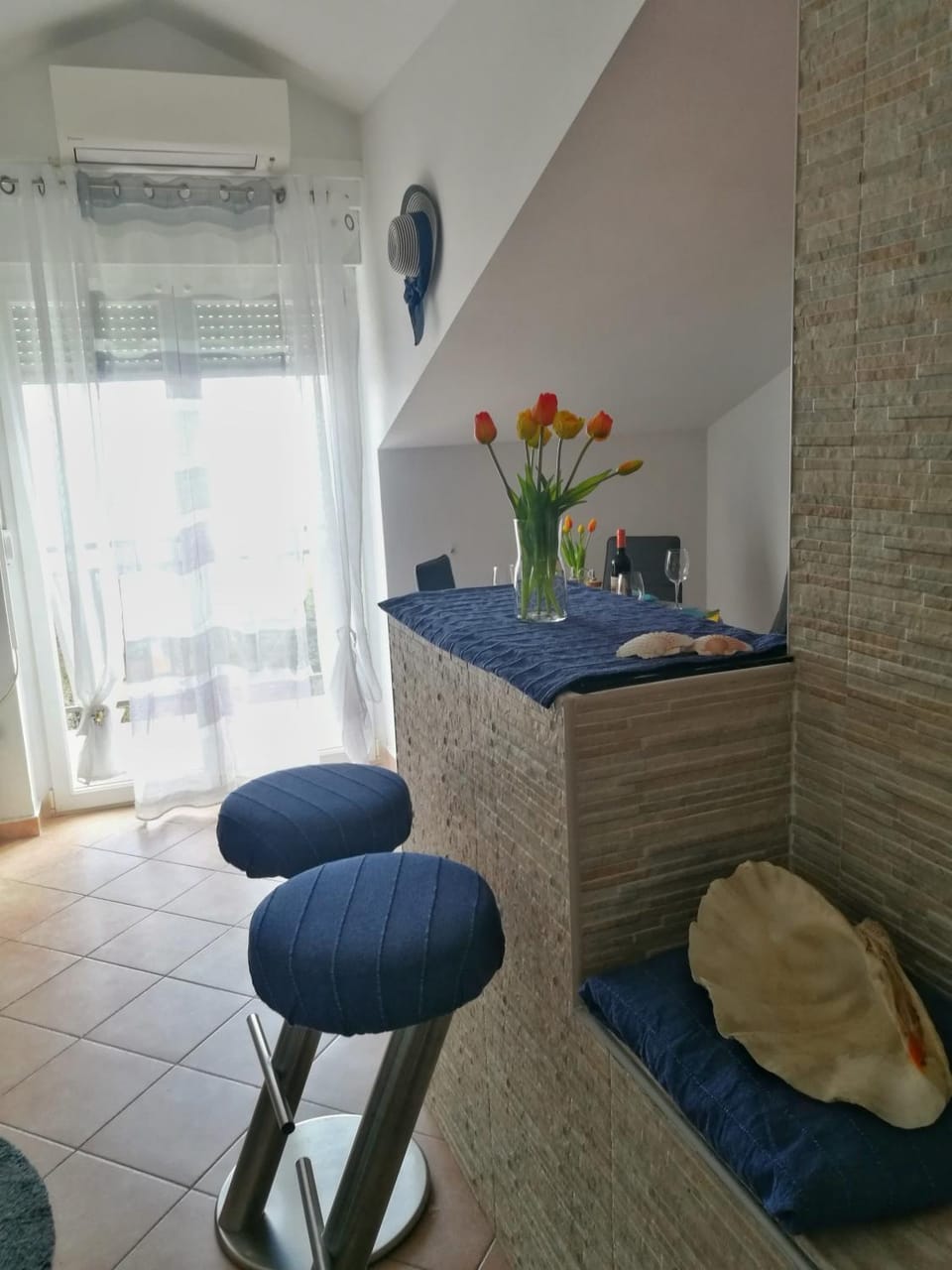 Living room, Dining area