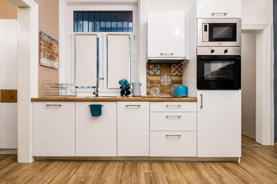 Kitchen or kitchenette, kitchen