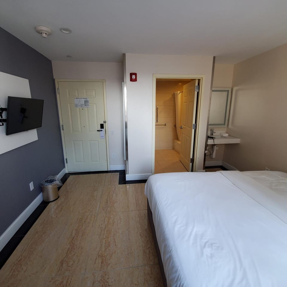 Mayfair Inn and Suites Hotel in Roosevelt Island