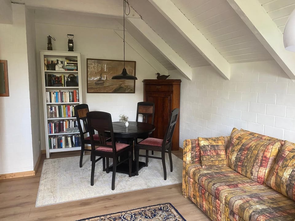 Library, Living room, Seating area