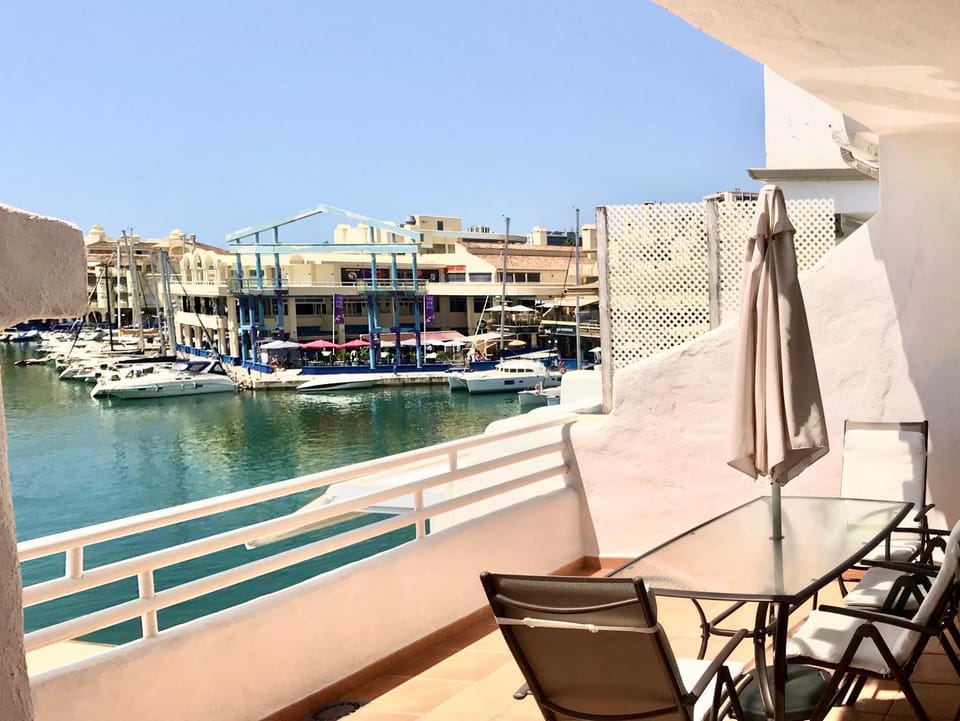Apartamento en Puerto Marina B32 Apartment in Benalmadena
