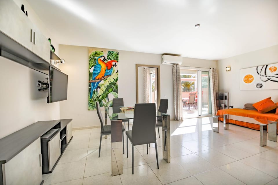 TV and multimedia, Living room, Dining area