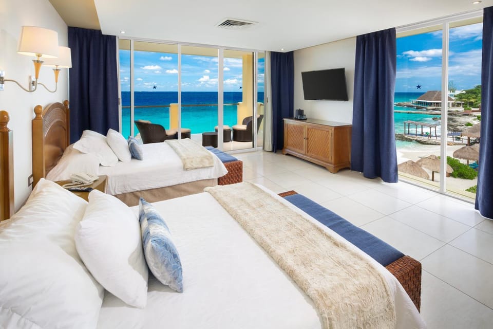 Bed, Photo of the whole room, Sea view