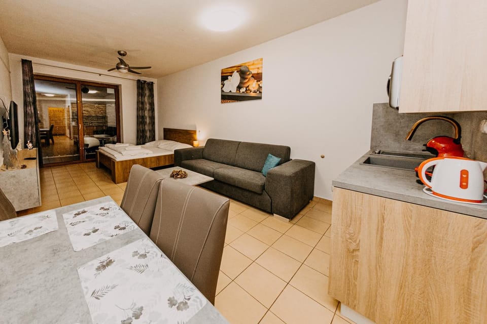 Living room, Seating area, Dining area, fireplace