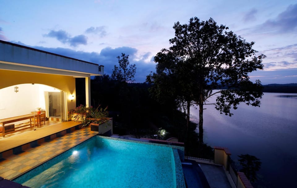 Lake view, Swimming pool