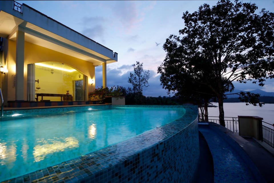 Vista Del Lago - Lakeview Homestay Resort in Kerala