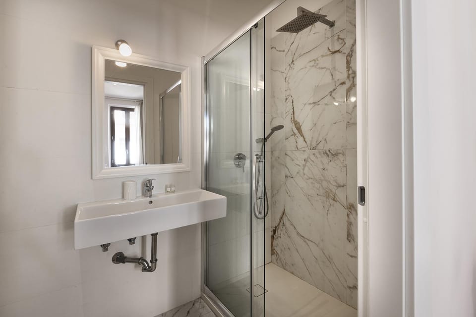 Colosseo Guest House Bed and Breakfast in Rome