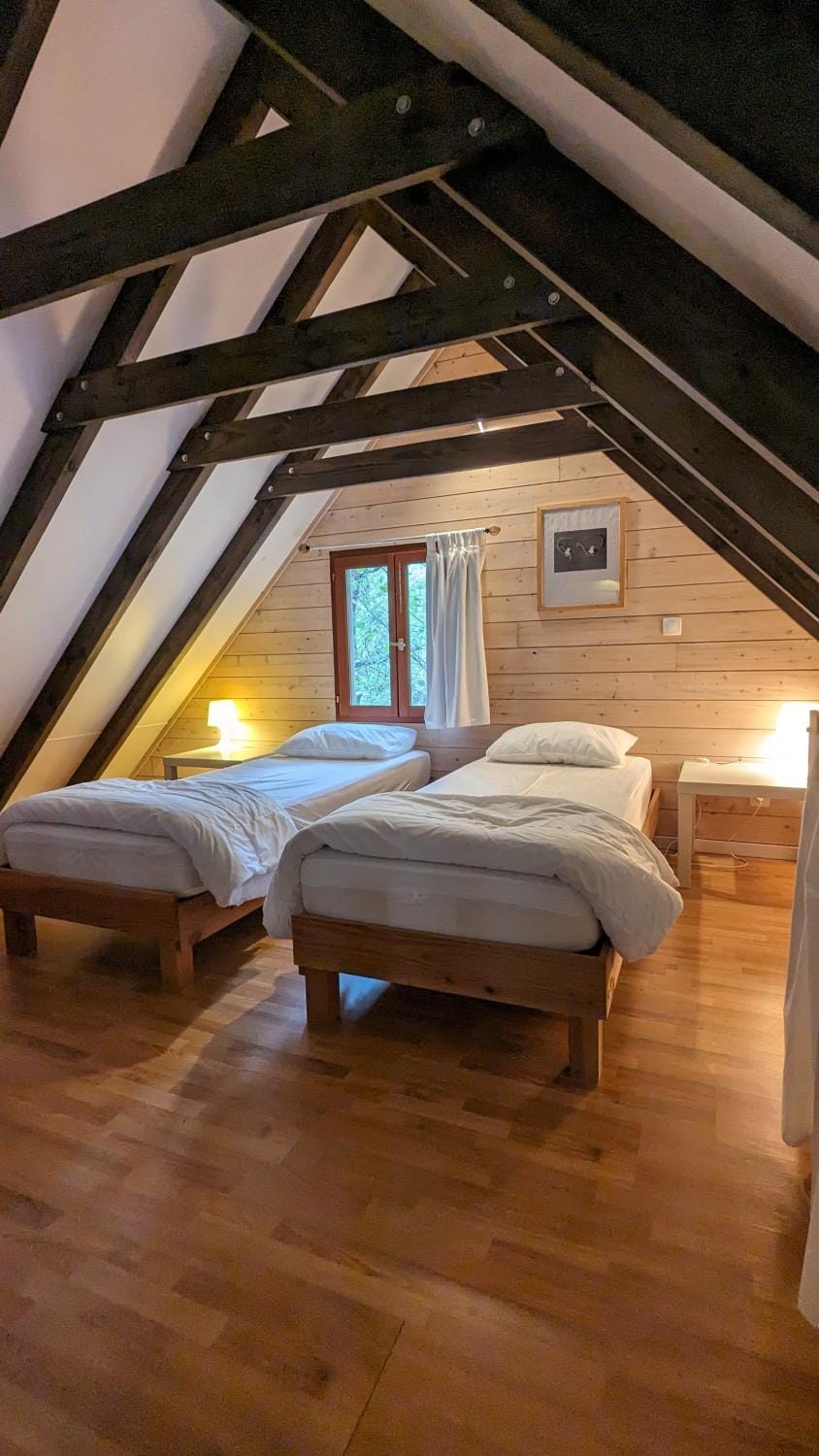 Photo of the whole room, Bedroom