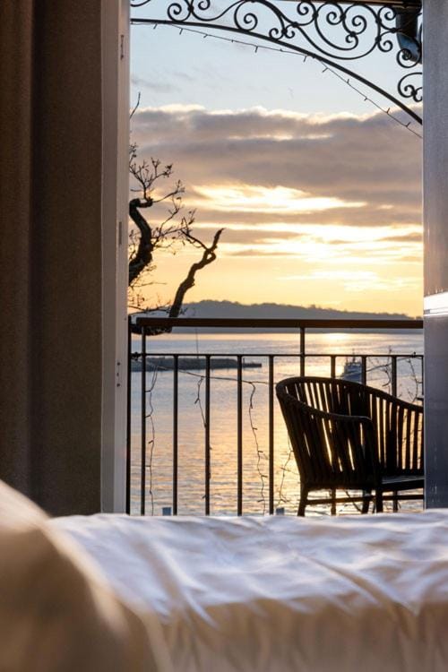 Day, Balcony/Terrace, Photo of the whole room, Bedroom, Lake view, Sunset