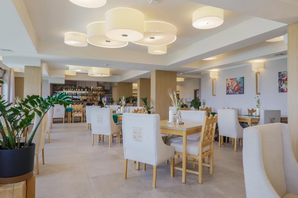 Restaurant/places to eat, Food and drinks, Food, Meals