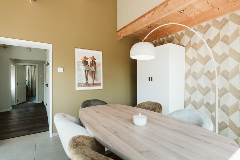 Seating area, Dining area