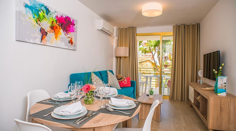 TV and multimedia, Balcony/Terrace, Living room, Dining area