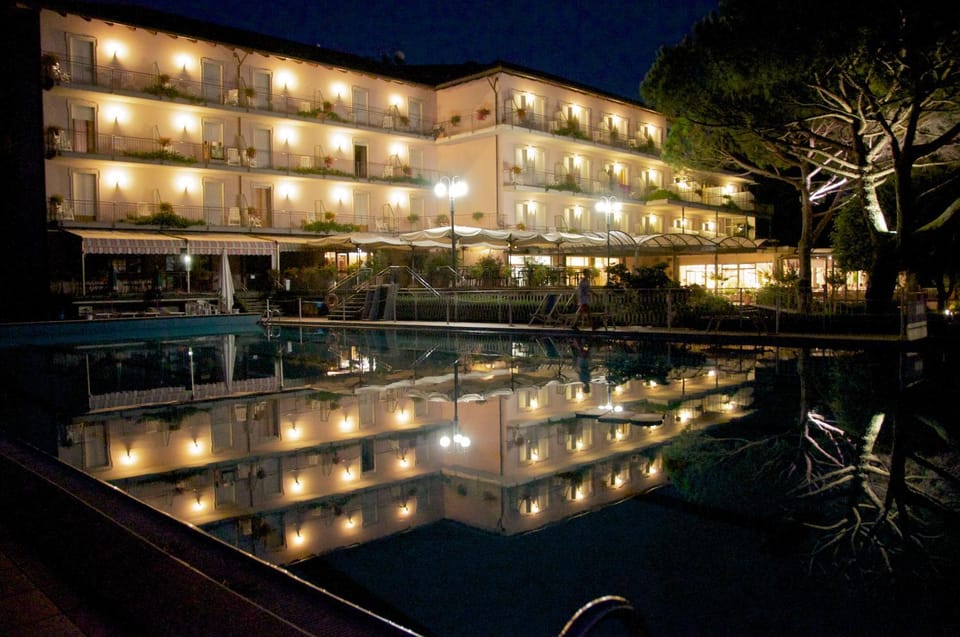 Swimming pool, Swimming pool