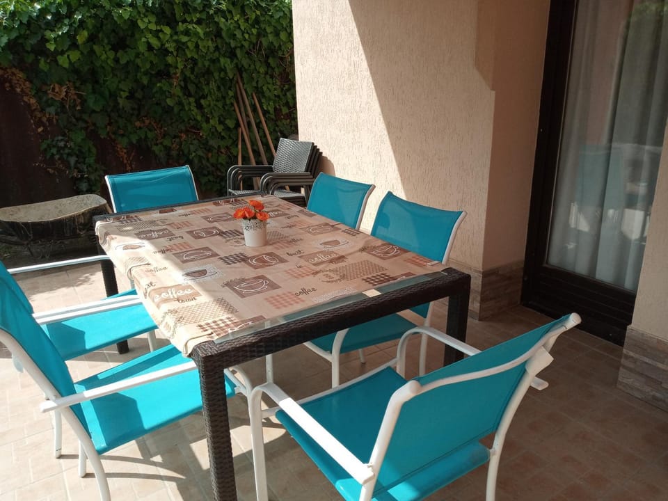 View (from property/room), Balcony/Terrace