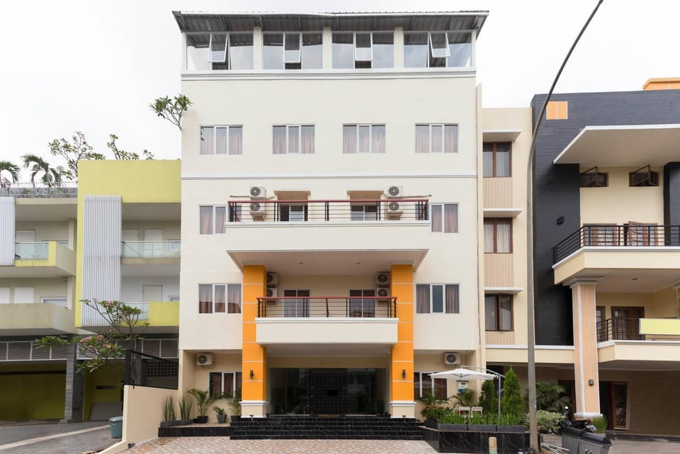 Facade/entrance
