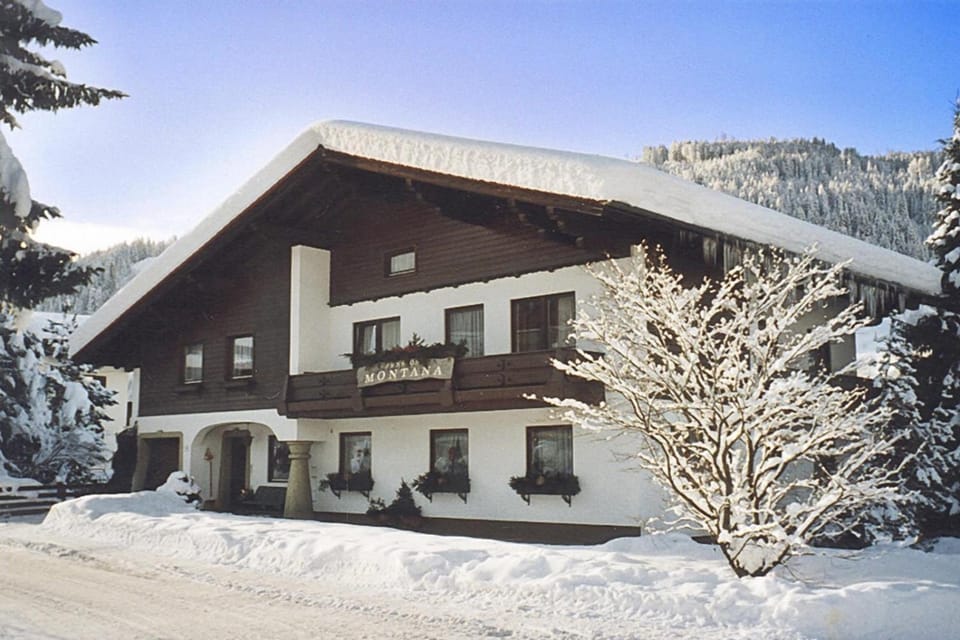 Facade/entrance, Winter