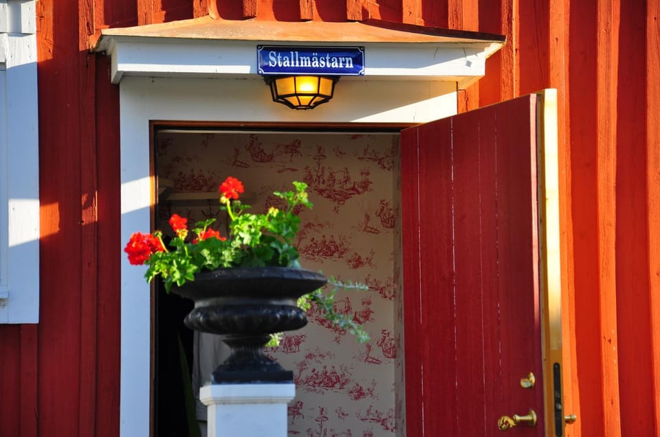Facade/entrance, Summer, On site