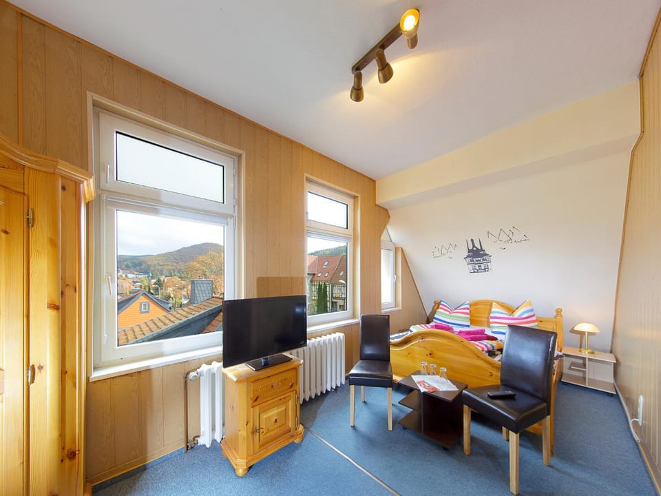 Bed, TV and multimedia, Bedroom
