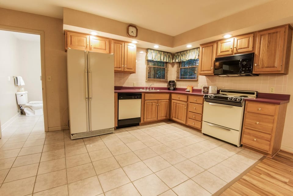 Kitchen or kitchenette, oven, stove