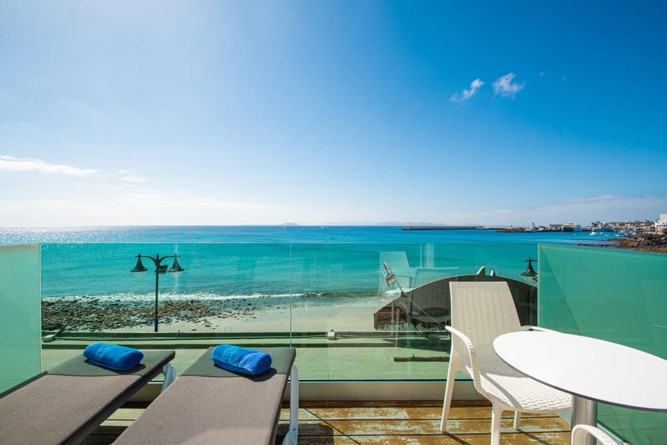 Natural landscape, Solarium, View (from property/room), Balcony/Terrace, Beach, Landmark view, Sea view, internet, sunbed, towels, air conditioner
