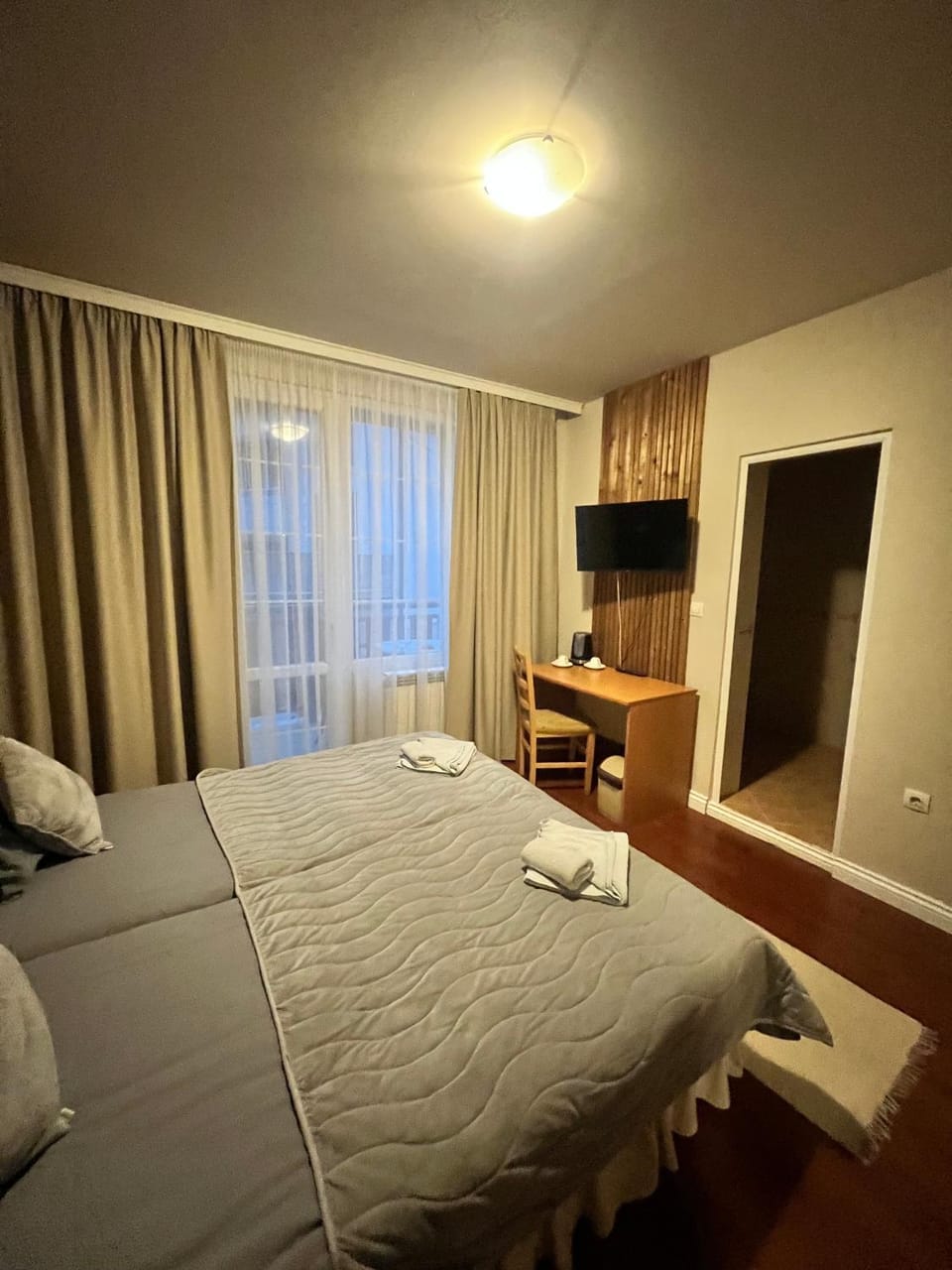 Bed, TV and multimedia, Balcony/Terrace, Photo of the whole room