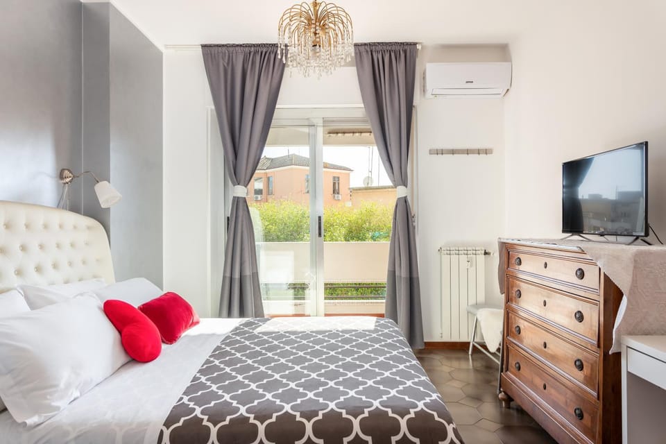 Bed, TV and multimedia, Photo of the whole room, Bedroom, internet, air conditioner