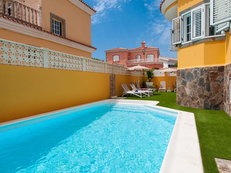 Swimming pool, Swimming pool
